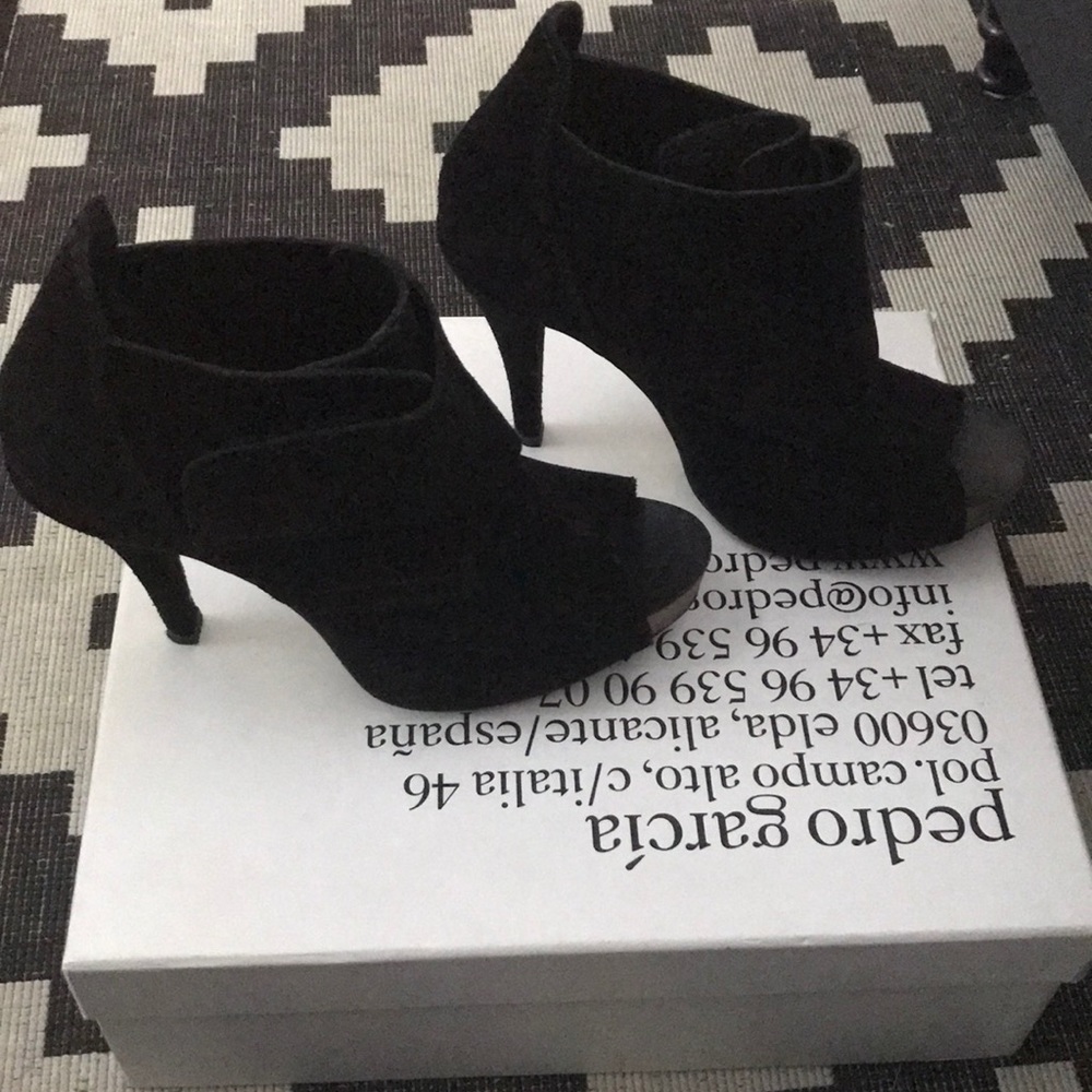 Pedro Garcia open toe suede booties